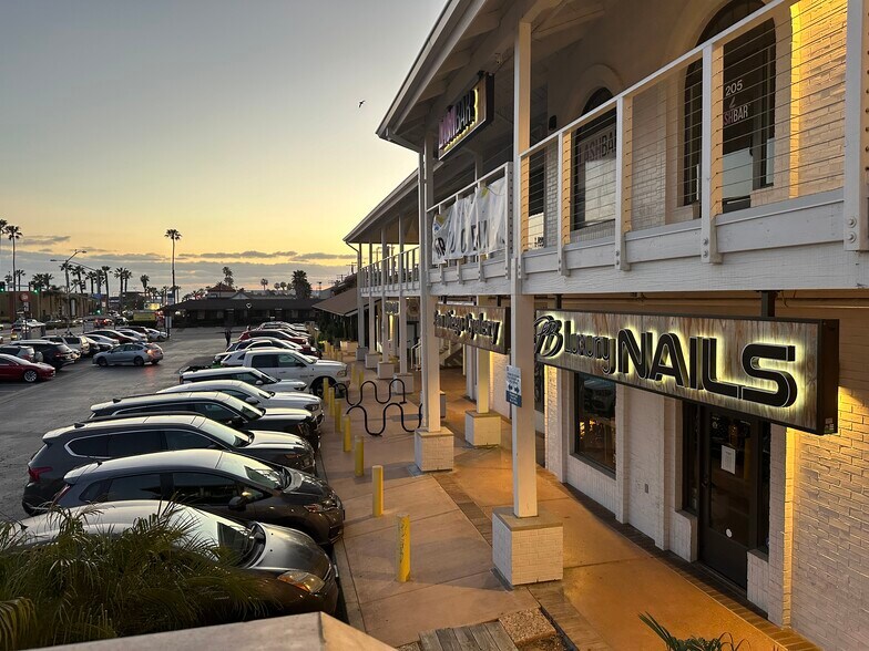 910 Grand Ave, San Diego, CA à louer - Photo de l’immeuble – Image 2 sur 14