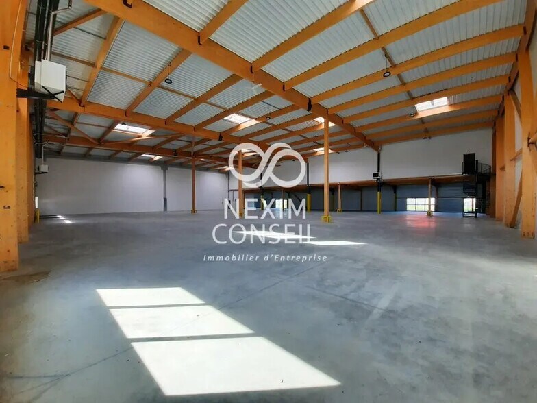 Local d’activités dans Moissy-Cramayel à louer - Photo de l’immeuble – Image 2 sur 7