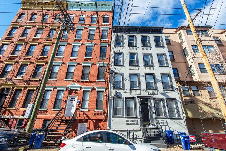 310 Madison St, Hoboken, NJ à vendre - Photo de l’immeuble – Image 3 sur 23