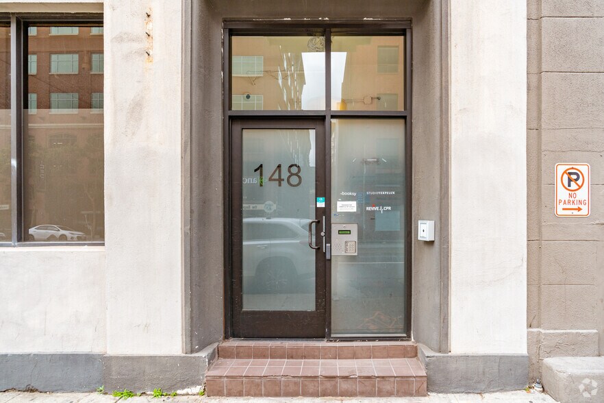 148 Townsend St, San Francisco, CA à louer - Photo de l’immeuble – Image 2 sur 6