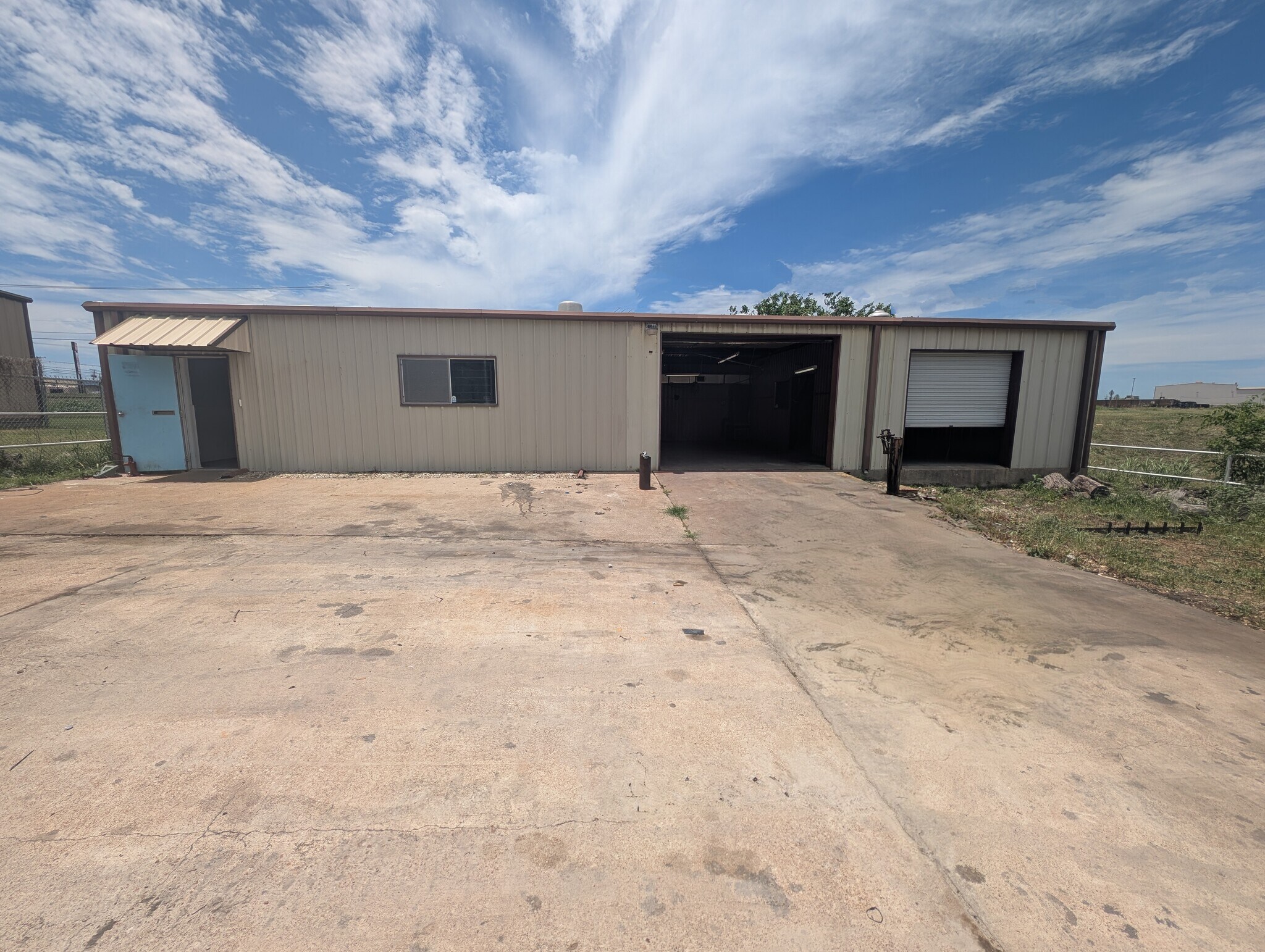 225 Queen Dr, Hewitt, TX à louer Photo de l’immeuble– Image 1 sur 7