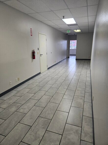 12900 Simms Ave, Hawthorne, CA à louer - Photo intérieure – Image 3 sur 17