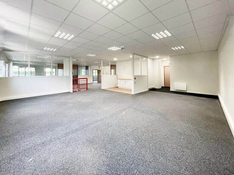 Bureau dans Beauvais à louer - Photo de l’immeuble – Image 3 sur 6