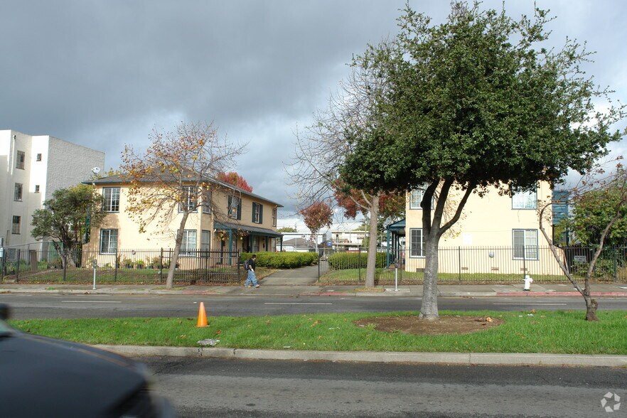 1283 University Ave, Berkeley, CA à vendre - Photo de l’immeuble – Image 2 sur 28