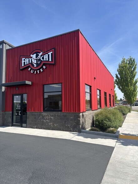 5204 W Okanogan Ave, Kennewick, WA à louer - Photo de l’immeuble – Image 1 sur 9