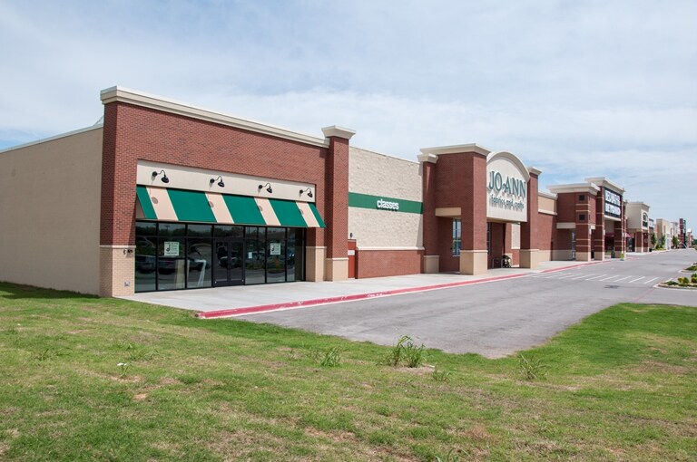 409-467 NW 2nd St, Lawton, OK à louer Photo de l’immeuble– Image 1 sur 3