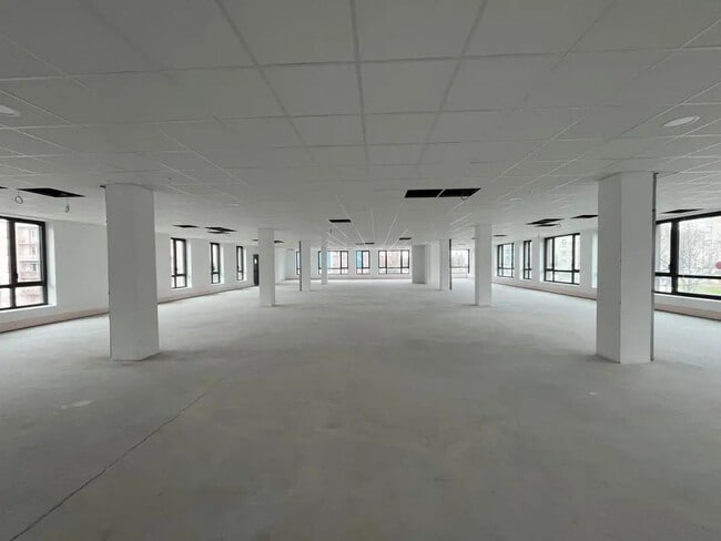 Plus de détails pour 50 Boulevard Ambroise Croizat, Vénissieux - Bureau à vendre