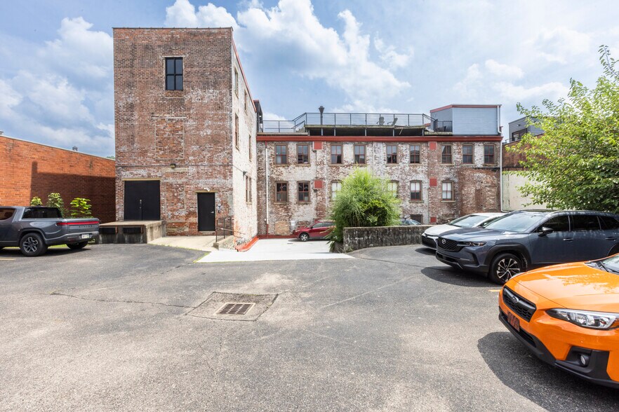 532 Reading Rd, Cincinnati, OH à louer - Photo de l’immeuble – Image 2 sur 11