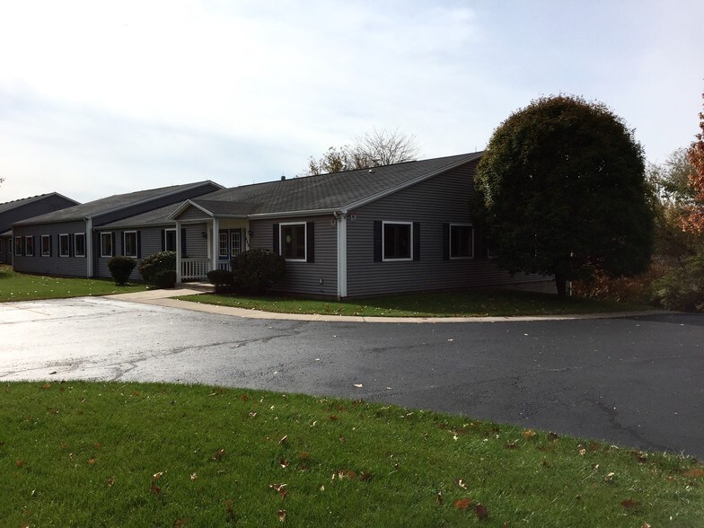 668 Phillips Rd, Victor, NY à louer - Photo de l’immeuble – Image 2 sur 5