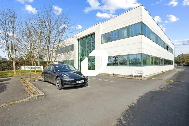 Local d’activités dans Morangis à louer - Photo de l’immeuble – Image 1 sur 16