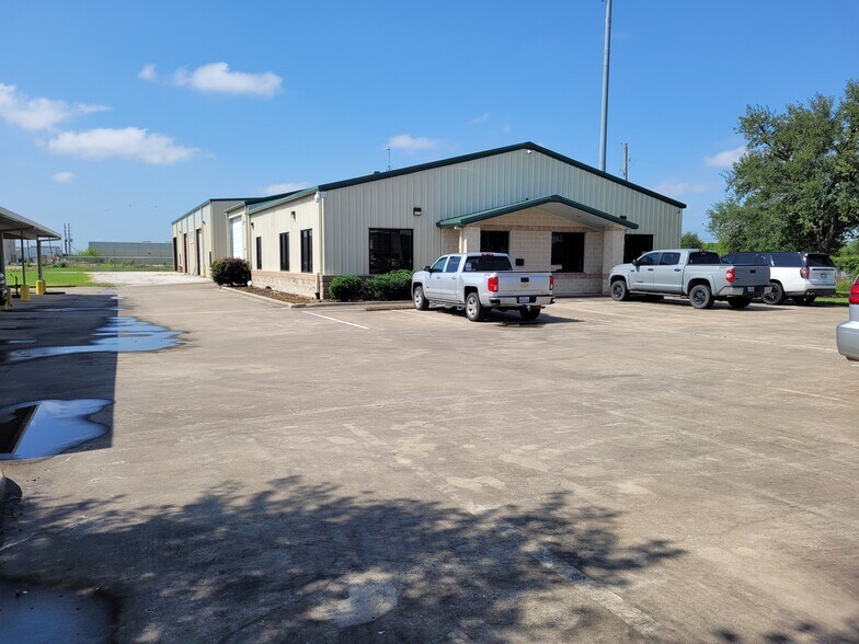 589 Stonegate Dr, Katy, TX à vendre - Photo de l’immeuble – Image 1 sur 6