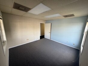23409-23411 Jefferson Ave, Saint Clair Shores, MI à louer Photo intérieure– Image 2 sur 8