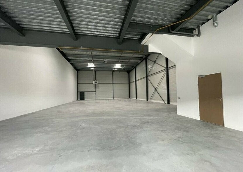 Local d’activités dans Corbeil-Essonnes à louer - Photo intérieure – Image 1 sur 9