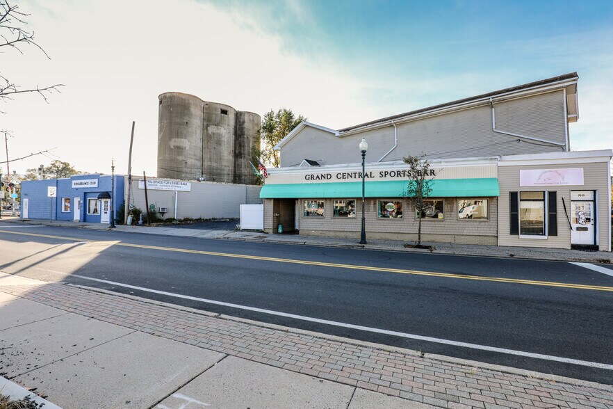 68 Quinnipiac St, Wallingford, CT à vendre - Photo de l’immeuble – Image 3 sur 11