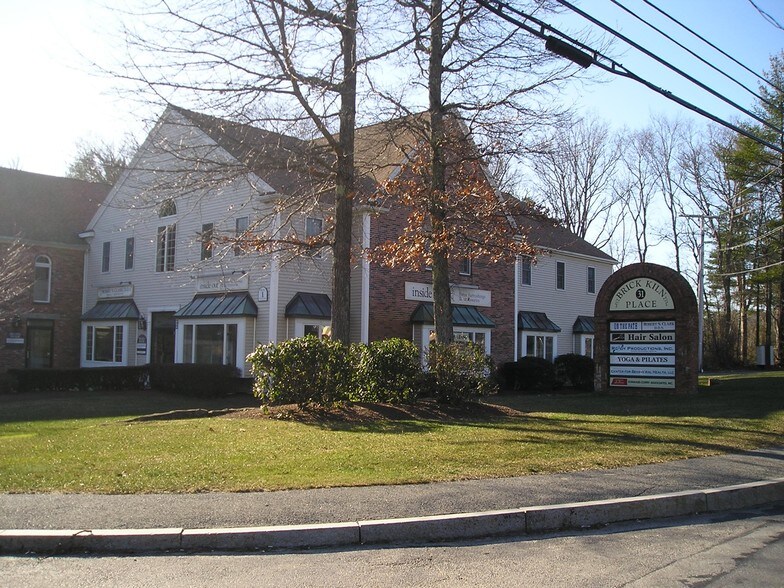 31 Schoosett St, Pembroke, MA à louer - Photo de l’immeuble – Image 3 sur 25