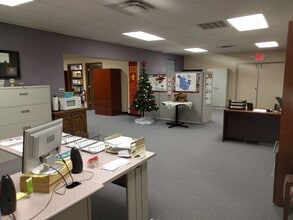 11200-11216 W Greenfield Ave, West Allis, WI à louer Photo de l’immeuble– Image 2 sur 4