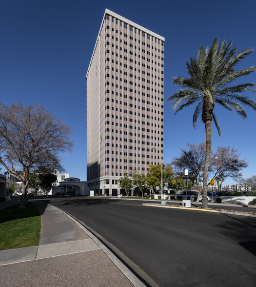 4000 N Central Ave, Phoenix, AZ à louer - Photo de l’immeuble – Image 1 sur 9