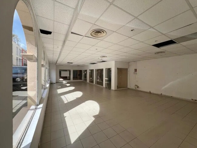 Plus de détails pour Local commercial à louer