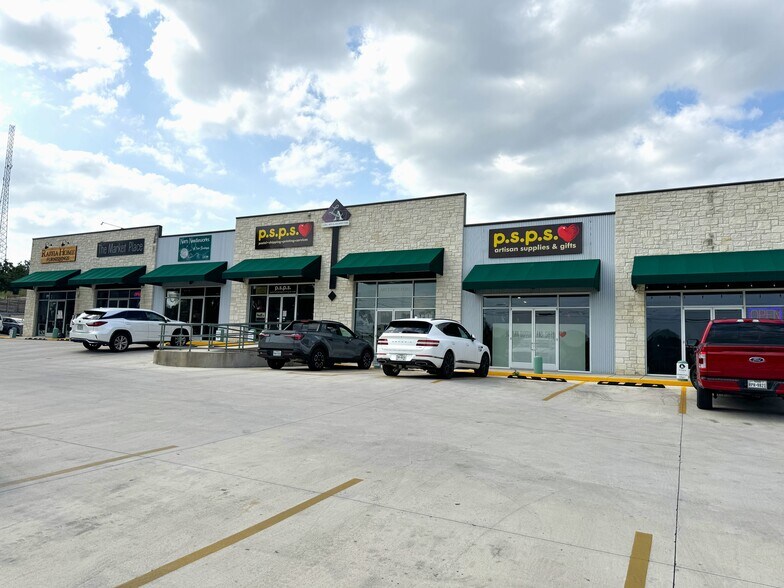 4315 W FM 2147, Cottonwood Shores, TX à louer - Photo de l’immeuble – Image 3 sur 5