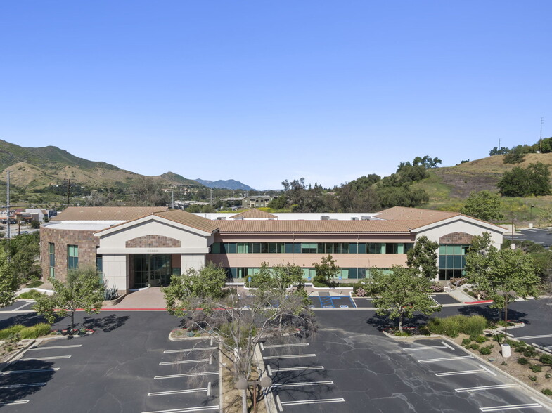 29219 Canwood St, Agoura Hills, CA à louer - Photo de l’immeuble – Image 2 sur 15