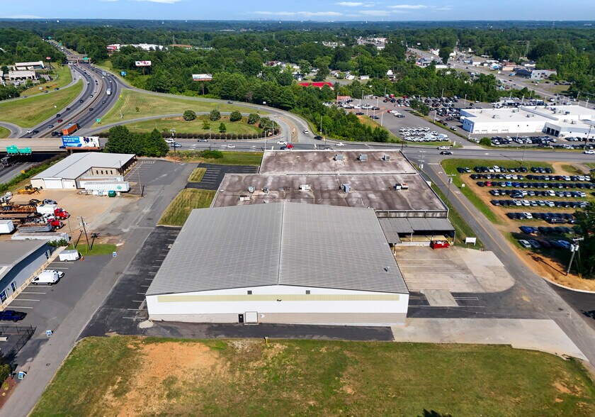 141 Robins St, Lowell, NC à louer - Photo de l’immeuble – Image 3 sur 18