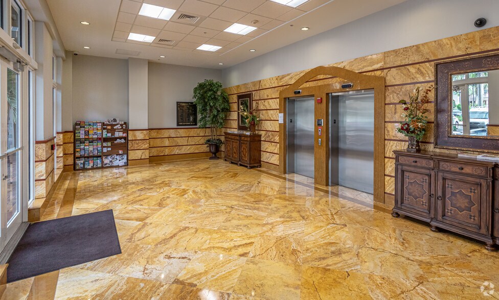 1500 Gateway Blvd, Boynton Beach, FL à louer - Hall d’entrée – Image 2 sur 16