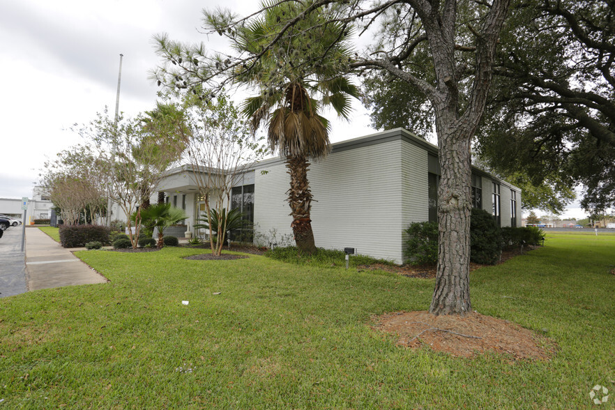104 Industrial Blvd, Sugar Land, TX à louer - Photo de l’immeuble – Image 1 sur 2