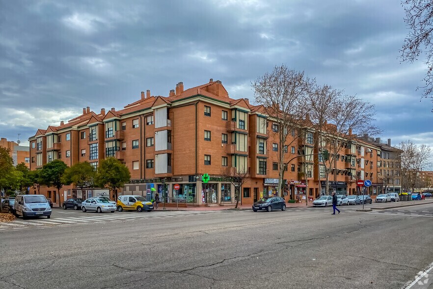 Calle Serracines, 4, Alcalá de Henares, Madrid à vendre - Photo de l’immeuble – Image 3 sur 3