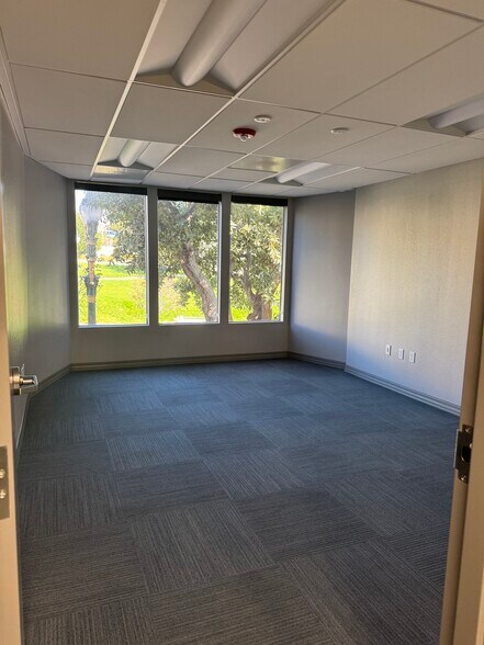 435 Grand Ave, South San Francisco, CA à vendre - Photo de l’immeuble – Image 3 sur 36