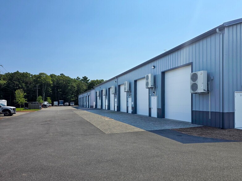 1332 Main St, Osterville, MA à louer - Photo de l’immeuble – Image 3 sur 6