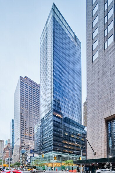 540 Madison Ave, New York, NY à louer - Photo principale – Image 1 sur 32