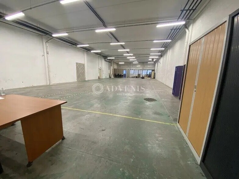 Local d’activités dans Cergy à louer - Photo de l’immeuble – Image 3 sur 8
