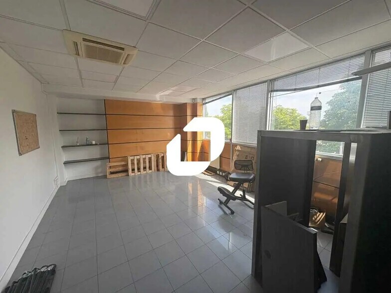 Bureau dans Chatou à louer - Photo de l’immeuble – Image 2 sur 4