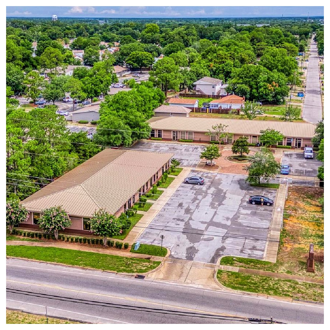 403 Hollywood Blvd NW, Fort Walton Beach, FL à louer Photo de l’immeuble– Image 1 sur 7