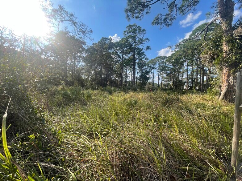 Commercial Land in Edgewater portefeuille de 2 biens à vendre sur LoopNet.fr - Aérien – Image 3 sur 6