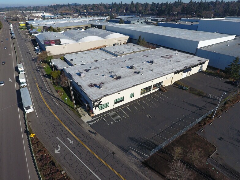 9592 SE Main St, Milwaukie, OR à louer - Photo de l’immeuble – Image 1 sur 8