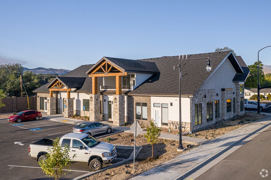 14003 S Redwood Rd W, Bluffdale, UT à louer - Photo principale – Image 1 sur 4