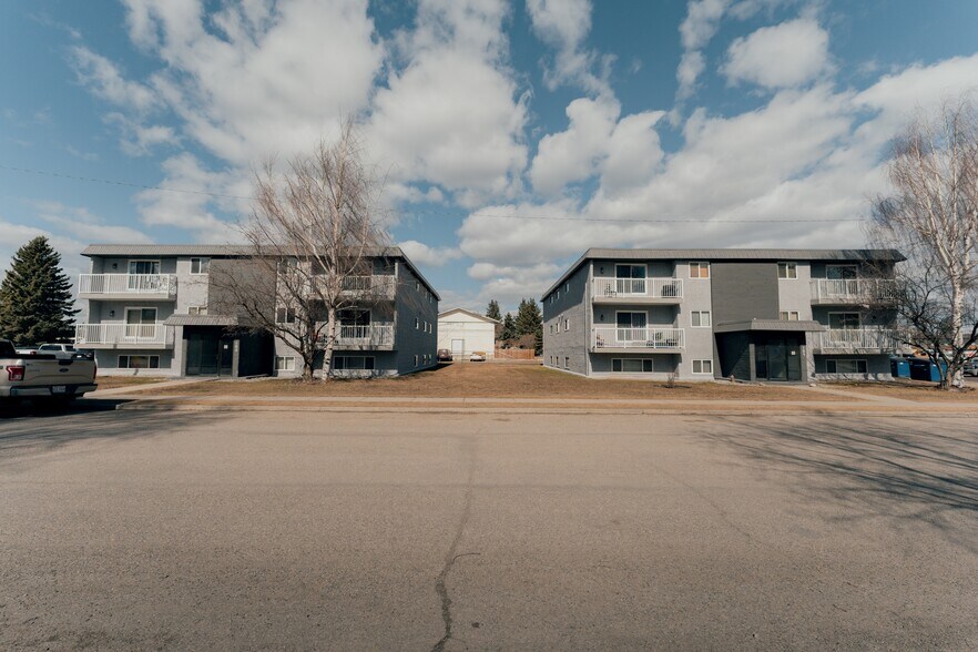 103 Alder Dr, Hinton, AB à vendre - Photo de l’immeuble – Image 2 sur 7