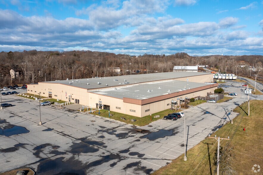 Industrial / Office Complex portefeuille de 2 biens à vendre sur LoopNet.fr - Photo de l’immeuble – Image 1 sur 5