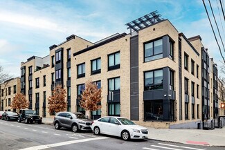 Plus de détails pour 1881 Starr St, Flushing, NY - Logement à vendre