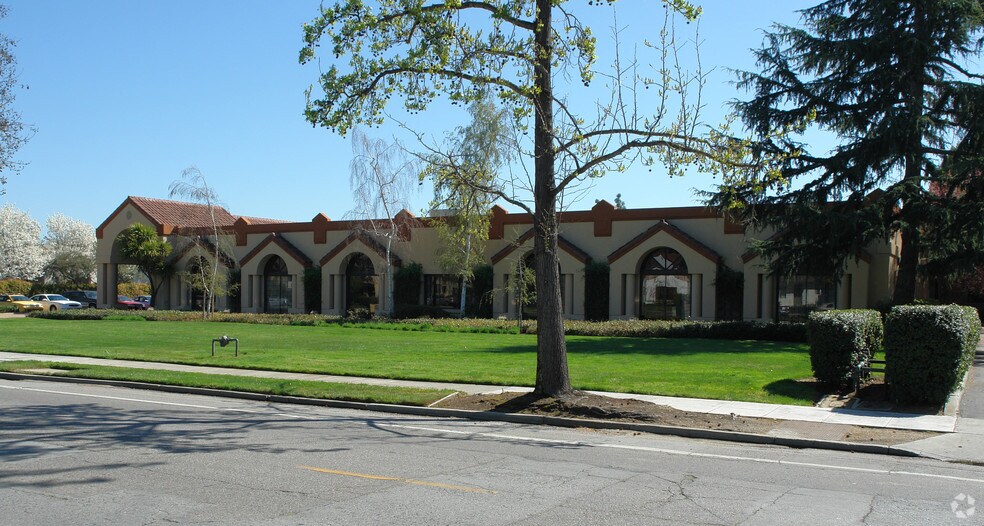 855 California Ave, Palo Alto, CA à louer - Photo de l’immeuble – Image 2 sur 5
