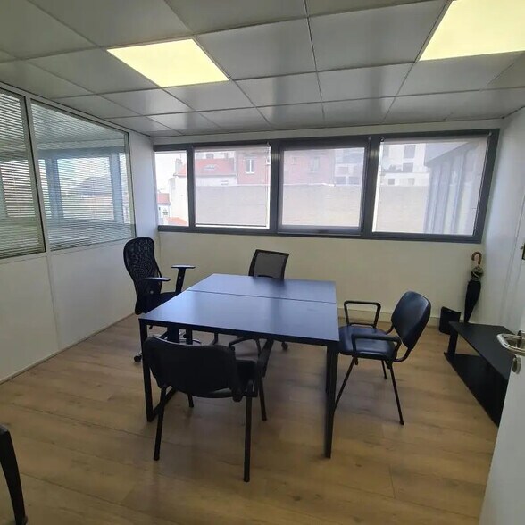 Bureau dans Clichy à louer - Photo de l’immeuble – Image 3 sur 8