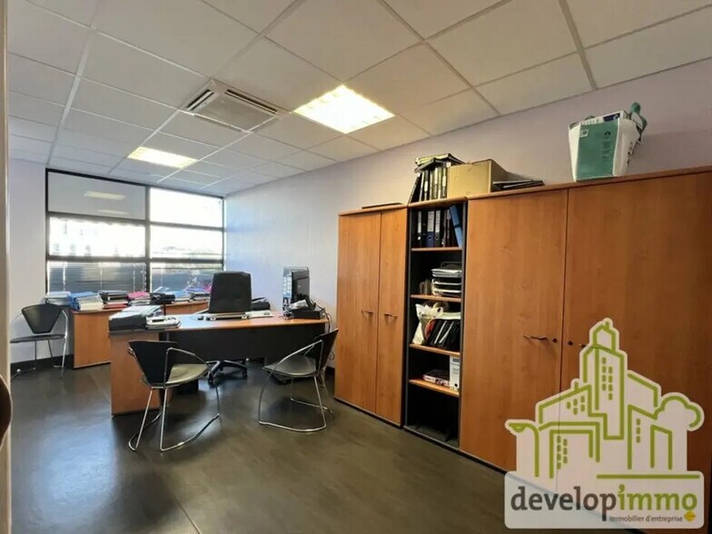 Bureau dans Saint-Contest à vendre - Photo de l’immeuble – Image 3 sur 6