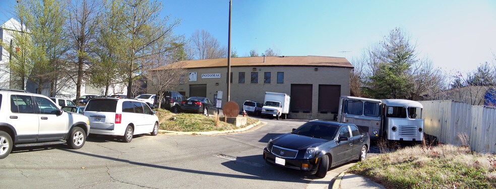 7905 Kincannon Pl, Lorton, VA à vendre - Photo de l’immeuble – Image 2 sur 14