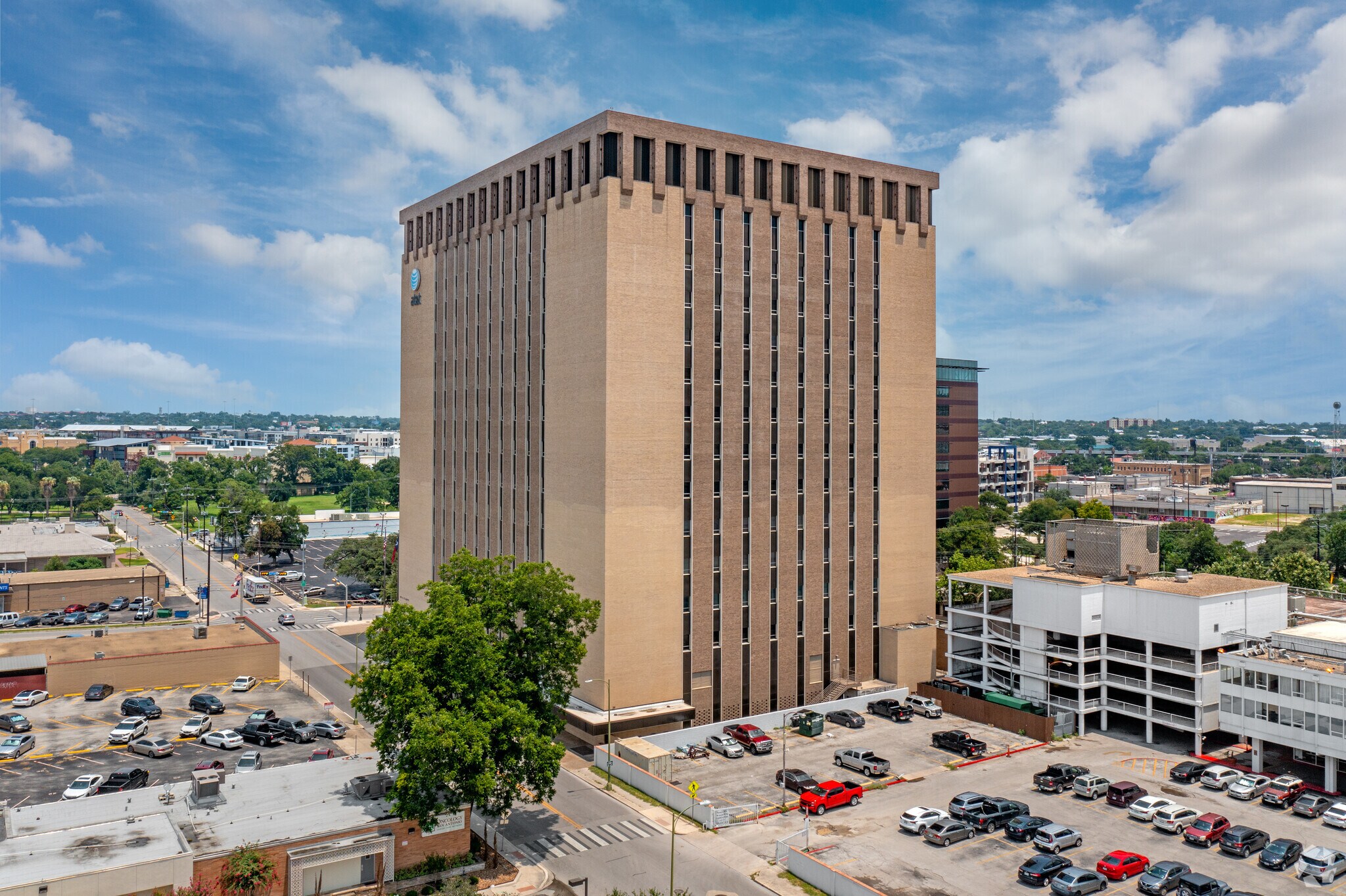 1010 N Saint Marys St, San Antonio, TX à vendre Photo principale– Image 1 sur 5