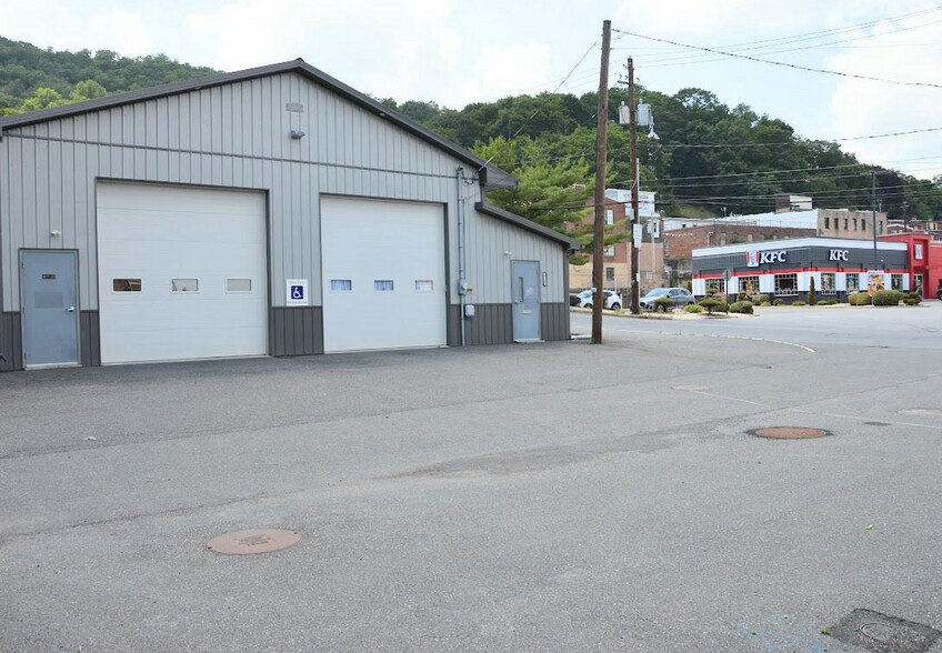215 Mauch Chunk St, Pottsville, PA à vendre - Photo de l’immeuble – Image 2 sur 20