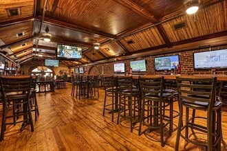 219-230 W River St, Savannah, GA à louer Photo intérieure– Image 2 sur 12