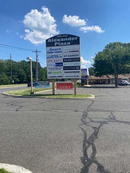 305 Rt 9 S, Englishtown, NJ à louer - Photo de l’immeuble – Image 2 sur 2