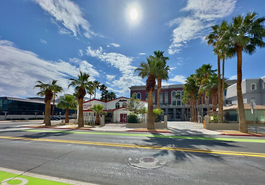 401 S 6th St, Las Vegas, NV à louer - Photo de l’immeuble – Image 2 sur 32