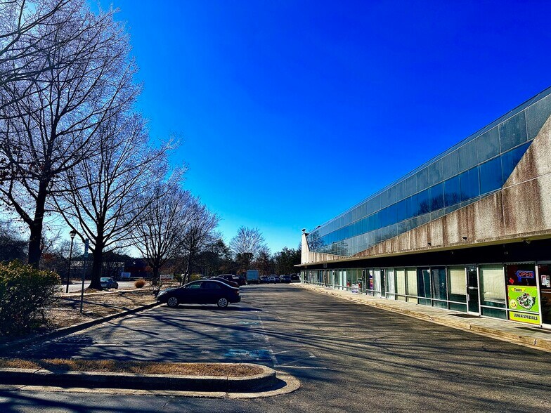 2301 Dorsey Rd, Glen Burnie, MD à louer - Photo de l’immeuble – Image 3 sur 32